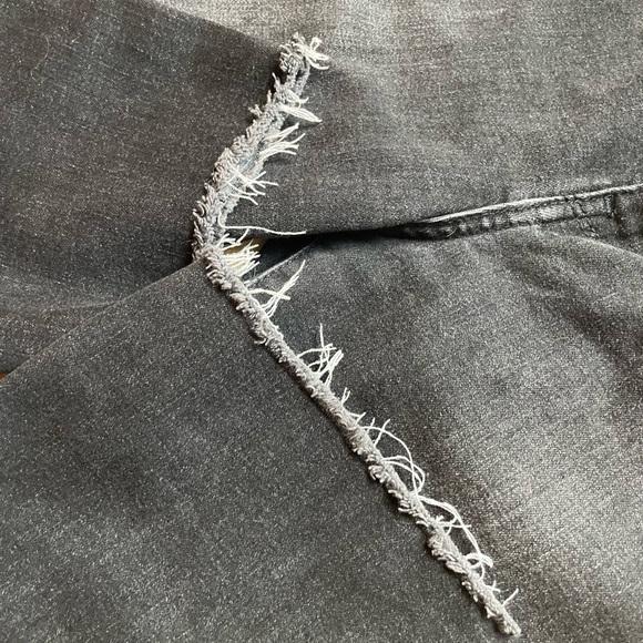 Levi's Women's 724 High Rise Straight Leg Jeans
- size 29 - Raw Hem - Picture 5 of 10